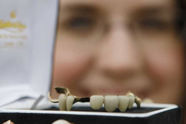 Churchill's partial plate. Credit: AP Photo/Alastair Grant