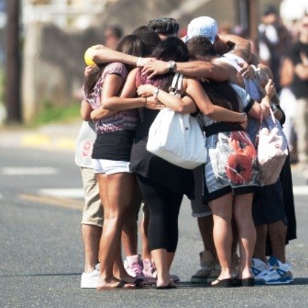 The guidos and guidettes hug it out